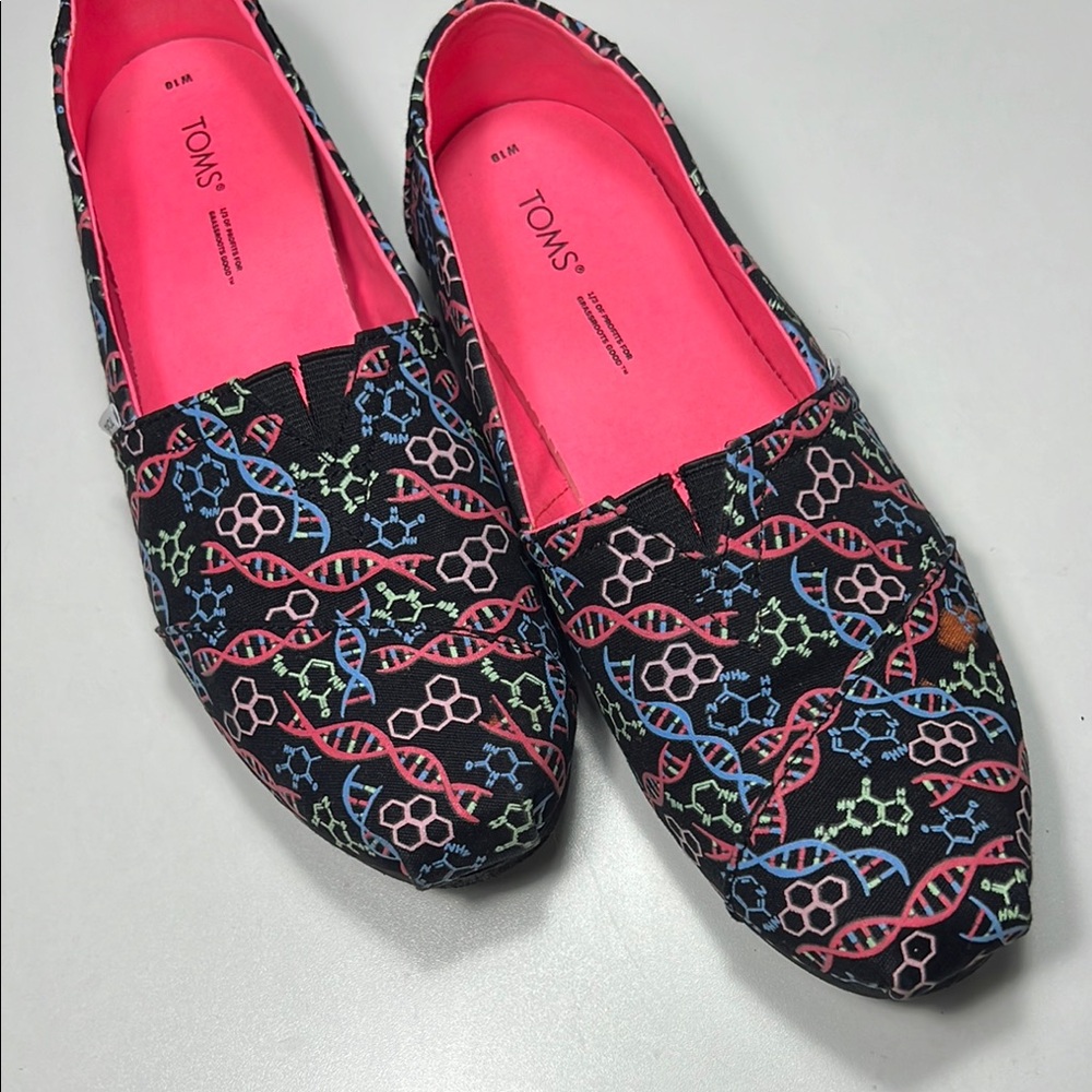 TOMS Women's Chemistry/DNA Patterned Slip-On Shoes glow in the dark size 10